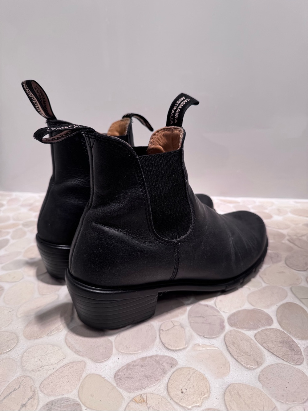 Blundstone Black Leather Heeled Chelsea Boots - 8